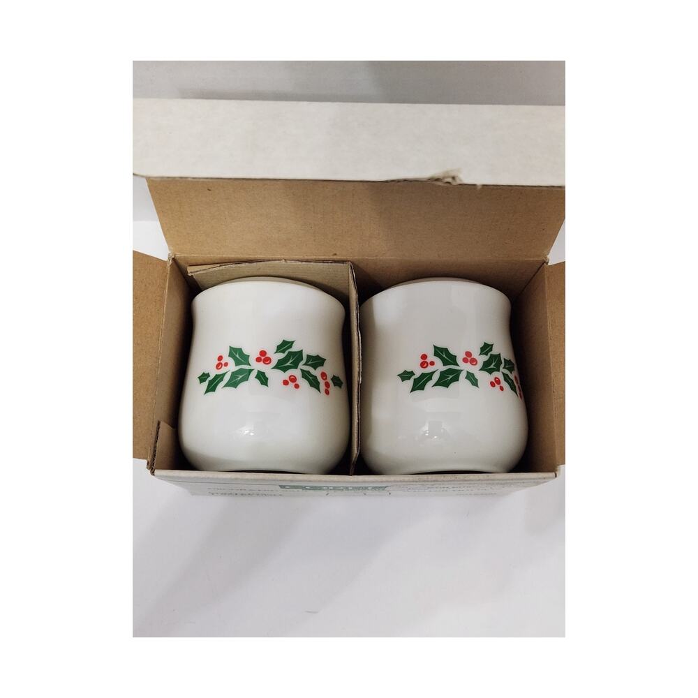 Corelle Salt & Pepper Shaker Set Christmas White WINTER HOLLY with Box #6018569